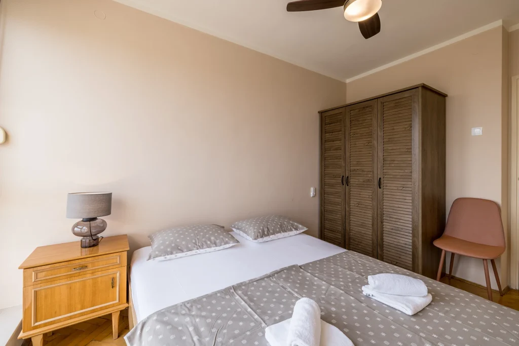 Široki kadar spavaće sobe 2 s noćnim ormarićem, apartman Le Blue Split