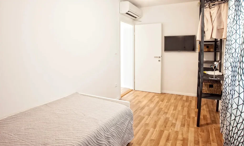 Spavaća soba 2 s TV-om i klima uređajem, apartman Batchae Split