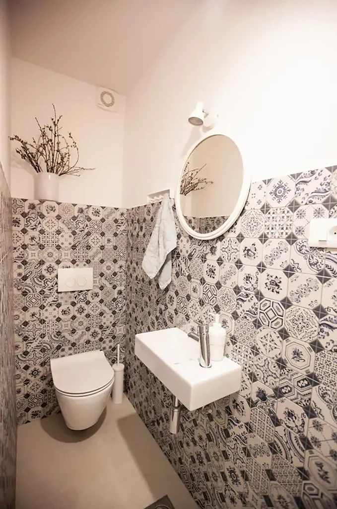 Zasebni WC s dekorativnim pločicama, apartman Batchae Split
