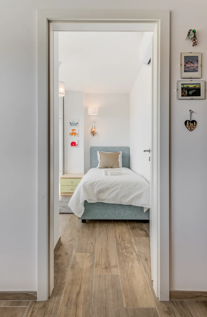 Pogled kroz vrata u spavaću sobu 3, apartman Bells & Whistles Split