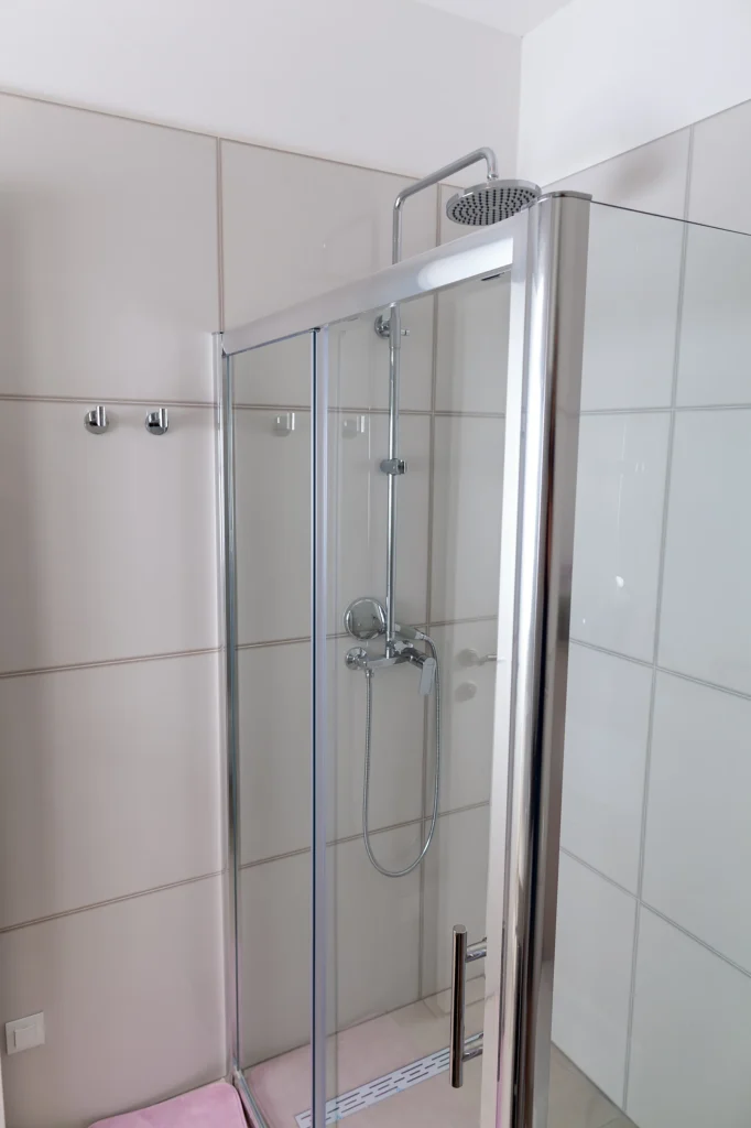 Kupaonica s tuš kabinom, apartman Box Split