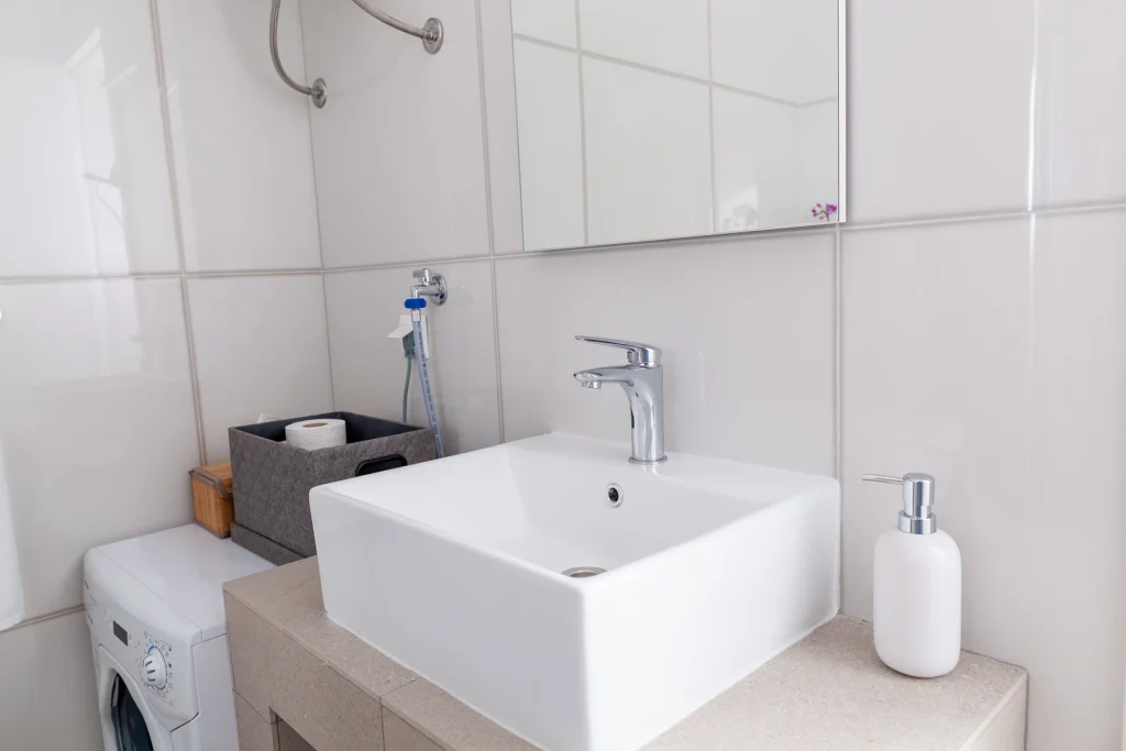 Kupaonica s umivaonikom i ogledalom, apartman Box Split