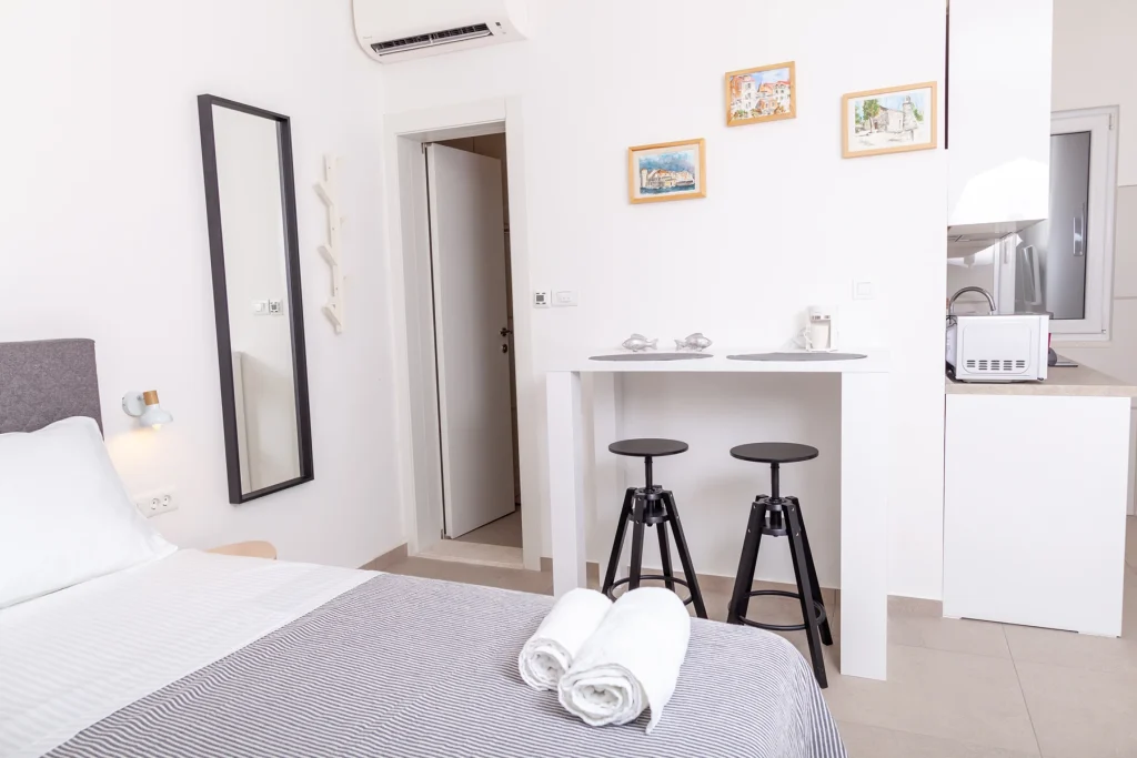 Spavaći kutak s ležajem i kuhinjskim prostorom, apartman Box Split