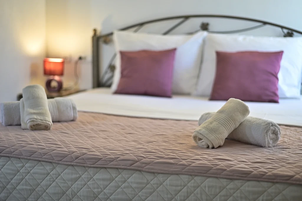 Detalj kreveta s ukrasnim jastucima, apartman Briscola Split