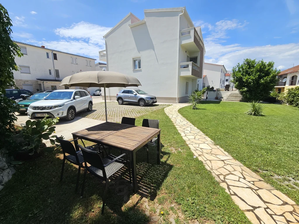 Vrt i kuća u zajedničkom dvorištu, Casa Carmel Split