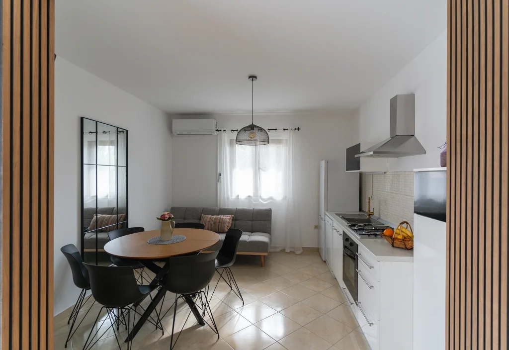 Blagovaonica s kuhinjom apartmana Pave, Casa Korina