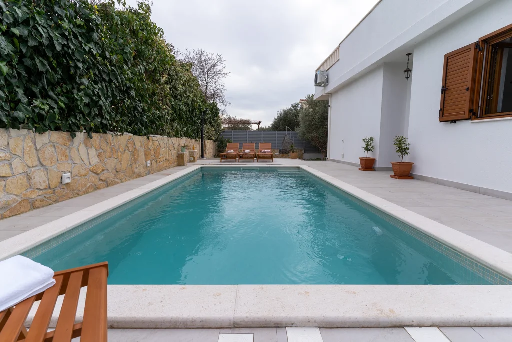 Bazen, Casa Korina