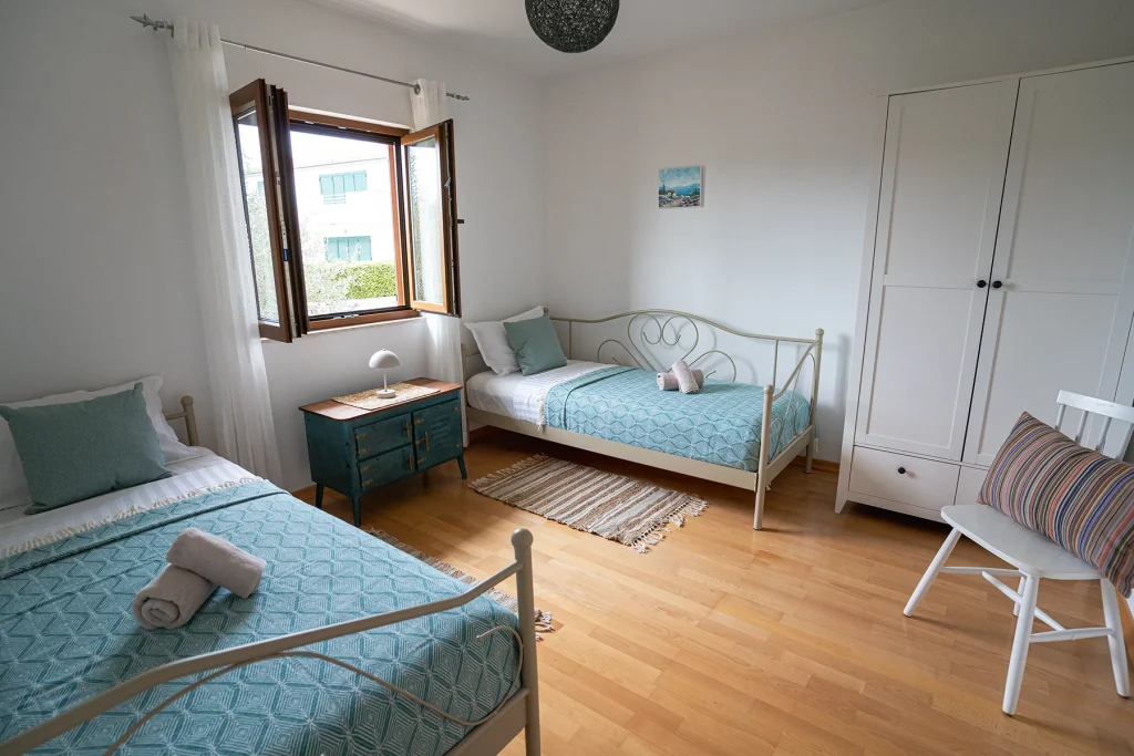 Spavaća soba s jednokrevetnim krevetom i ormarom, apartman Vita, Casa Korina