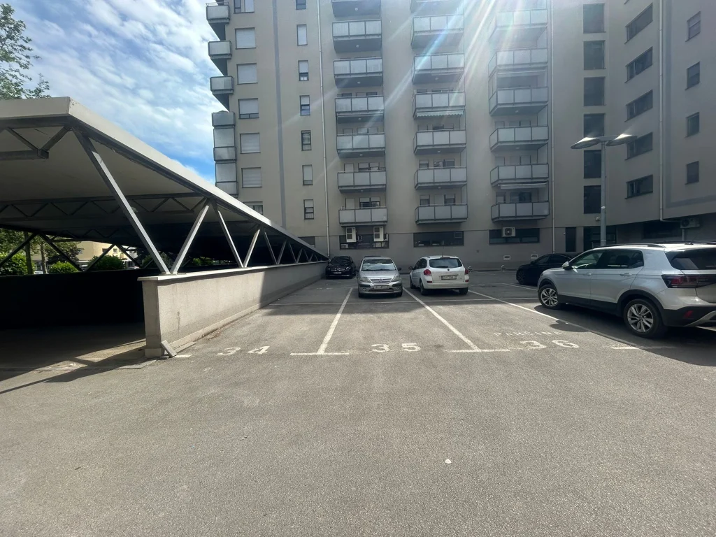 Parking za goste, apartman Lola Zagreb
