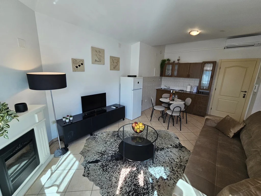 Dnevni boravak otvorenog tlocrta s kuhinjom, apartman Luna Mare Čiovo