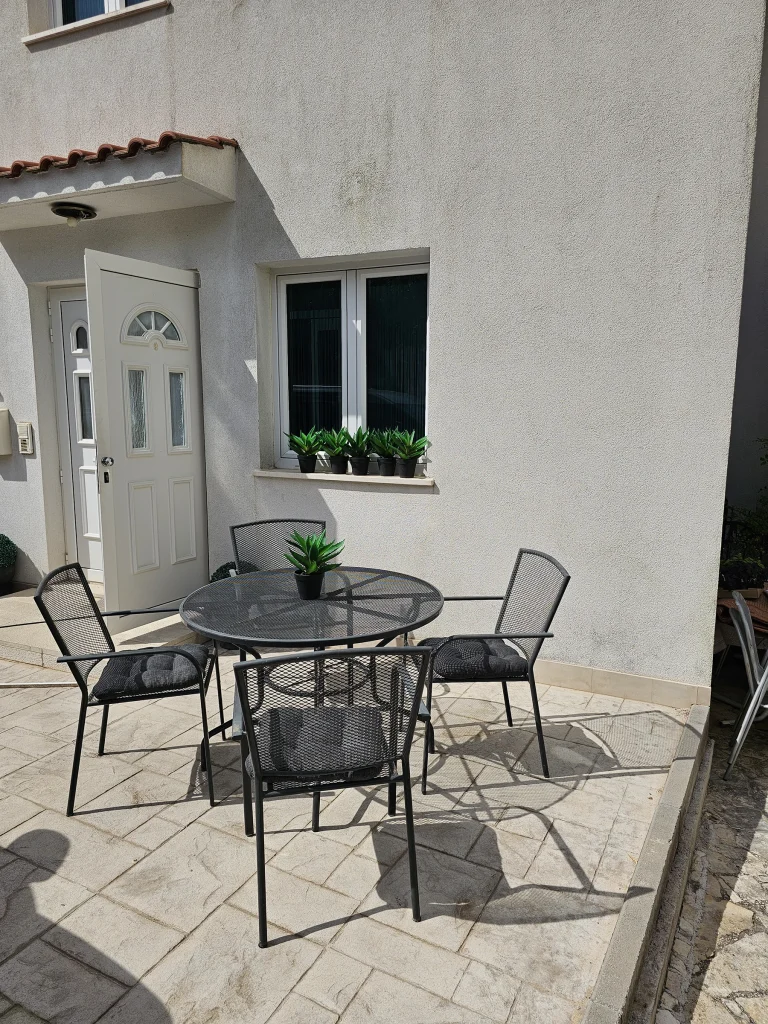 Vanjski sjedeći kutak uz kuću, apartman Luna Mare Čiovo