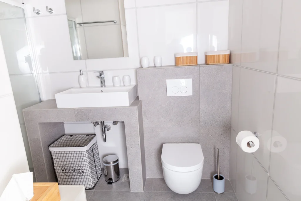 Kupaonica s umivaonikom i WC-om, apartman Roza Split