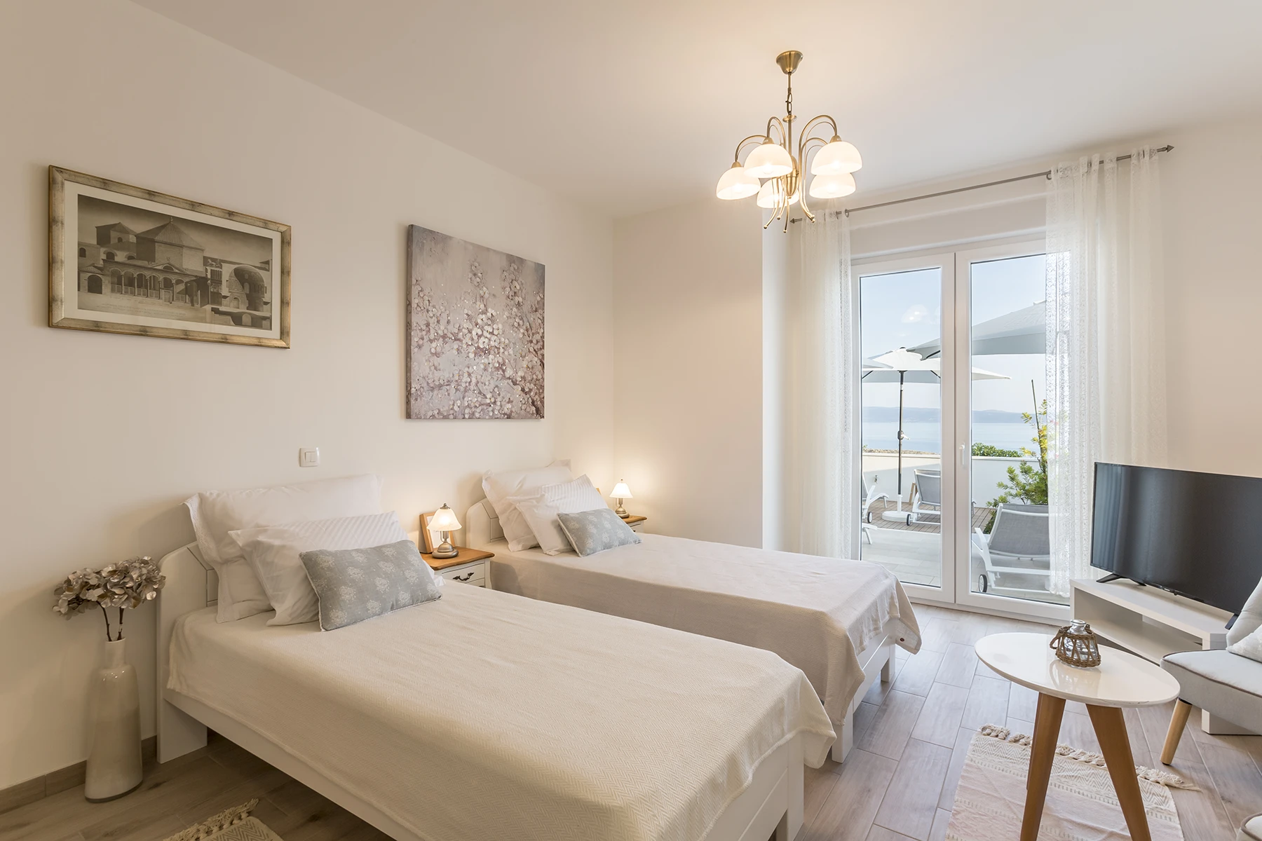 Studio s dva odvojena ležaja uz prozor i dnevnim svjetlom, apartman Rustique Studio Split