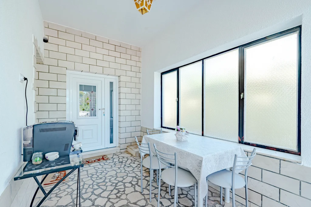 Natkriveni patio s blagovaoničkim stolom, Harmony 1 Lovište