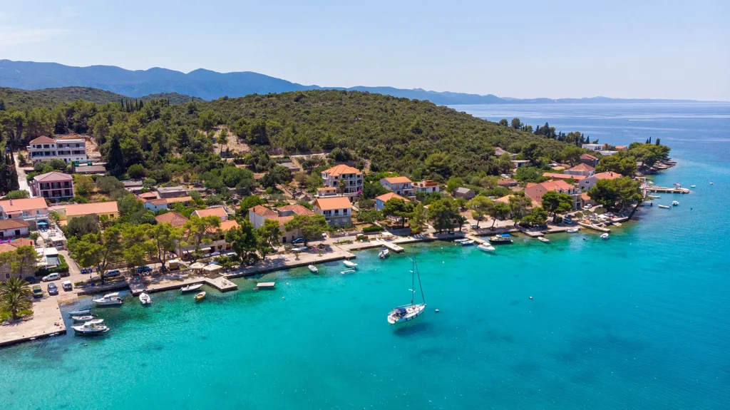 Pogled na more i obalu Lovišta na Pelješcu