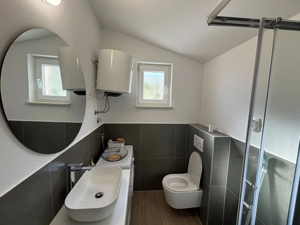 Kupaonica, Hill Pool House