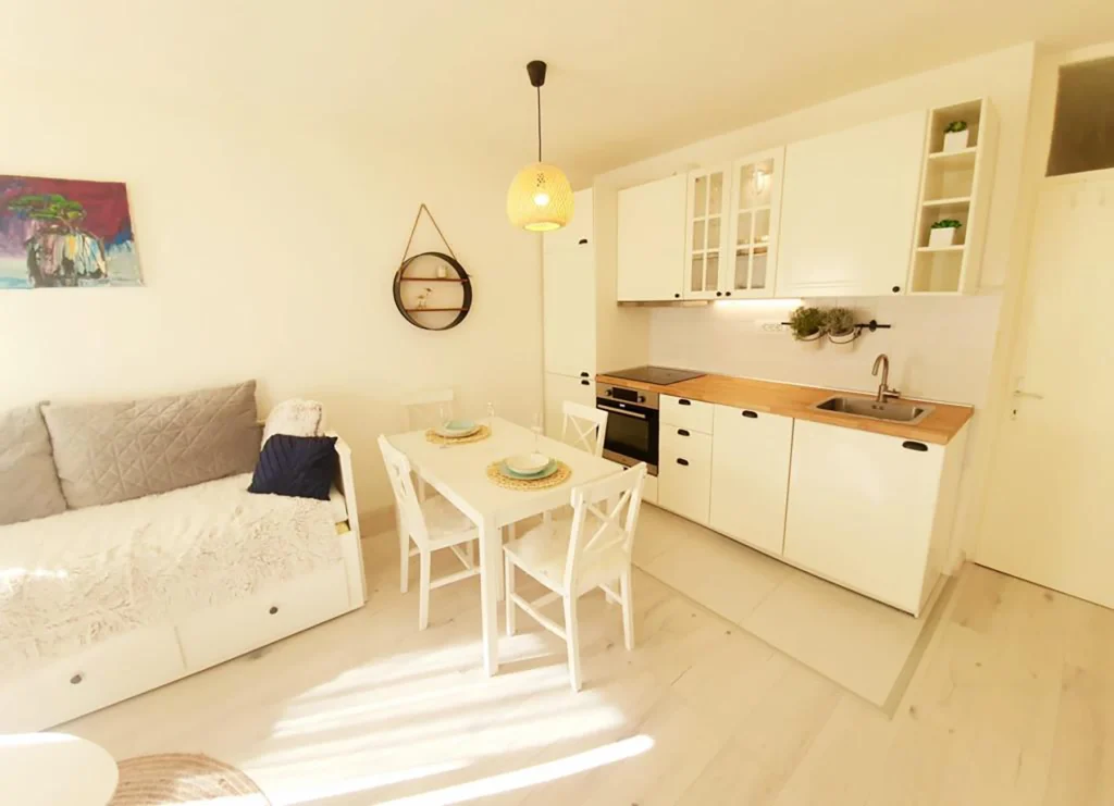 Dnevni boravak s blagovaonicom i kuhinjom, apartman Koko & Friends Split