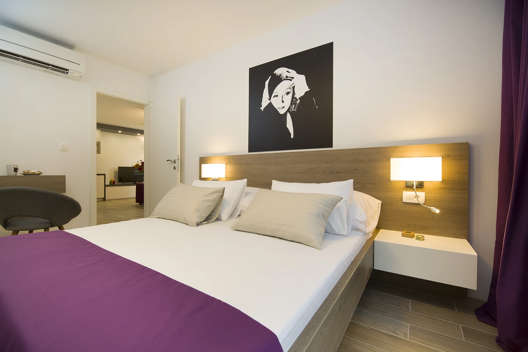 Spavaća soba s bračnim krevetom i klima-uređajem, apartman Le Grey Split