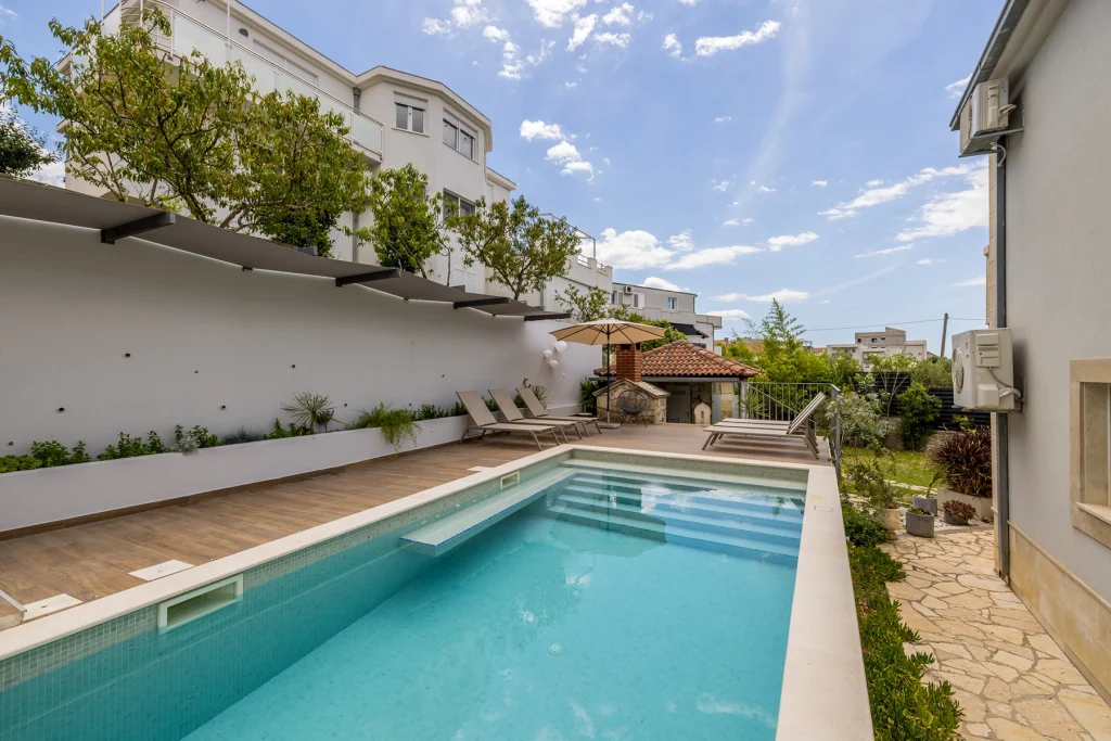 Bazen s izduženim privatnim bazenom, Villa Artea u Podstrani