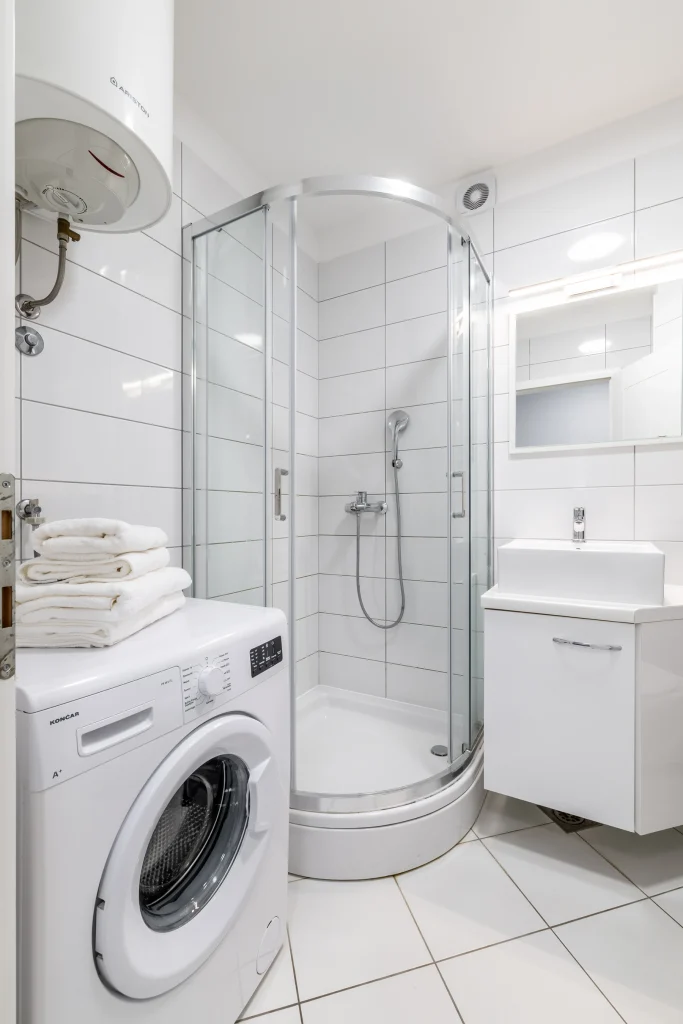 Perilicom rublja i tuš kabinom, apartman Vista Sunrise u Splitu