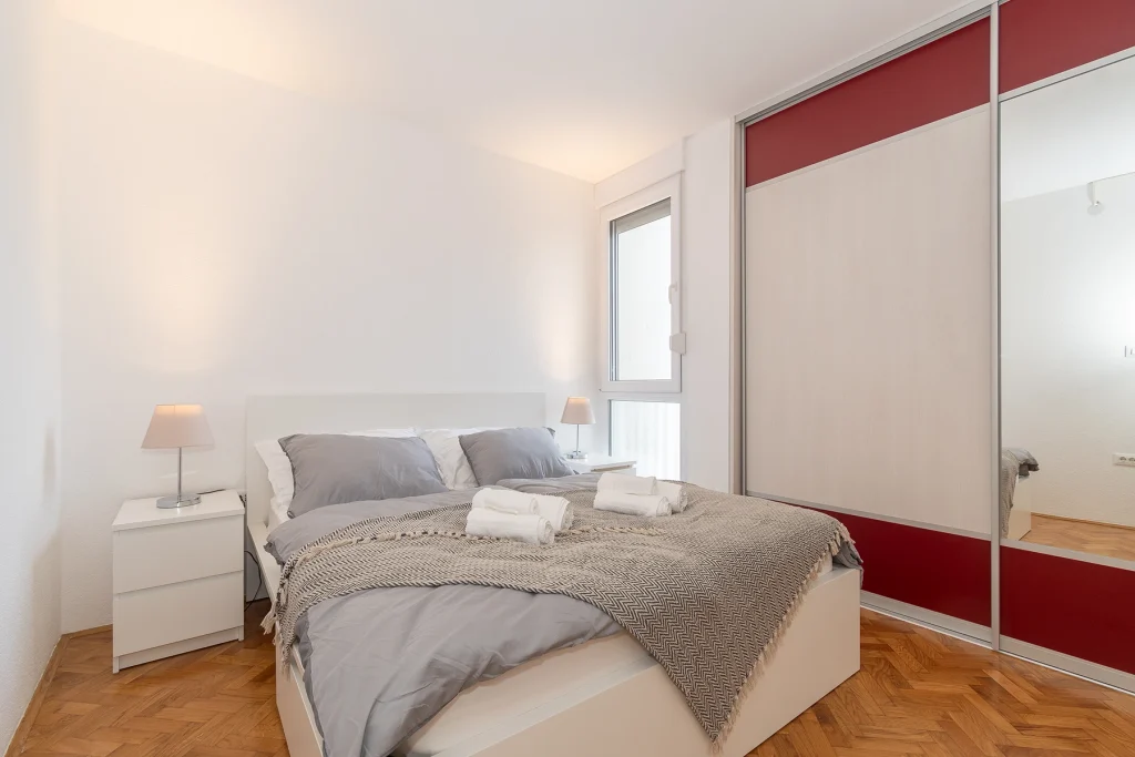 Bračnim krevetom i ormarom, apartman ZoZo u Splitu