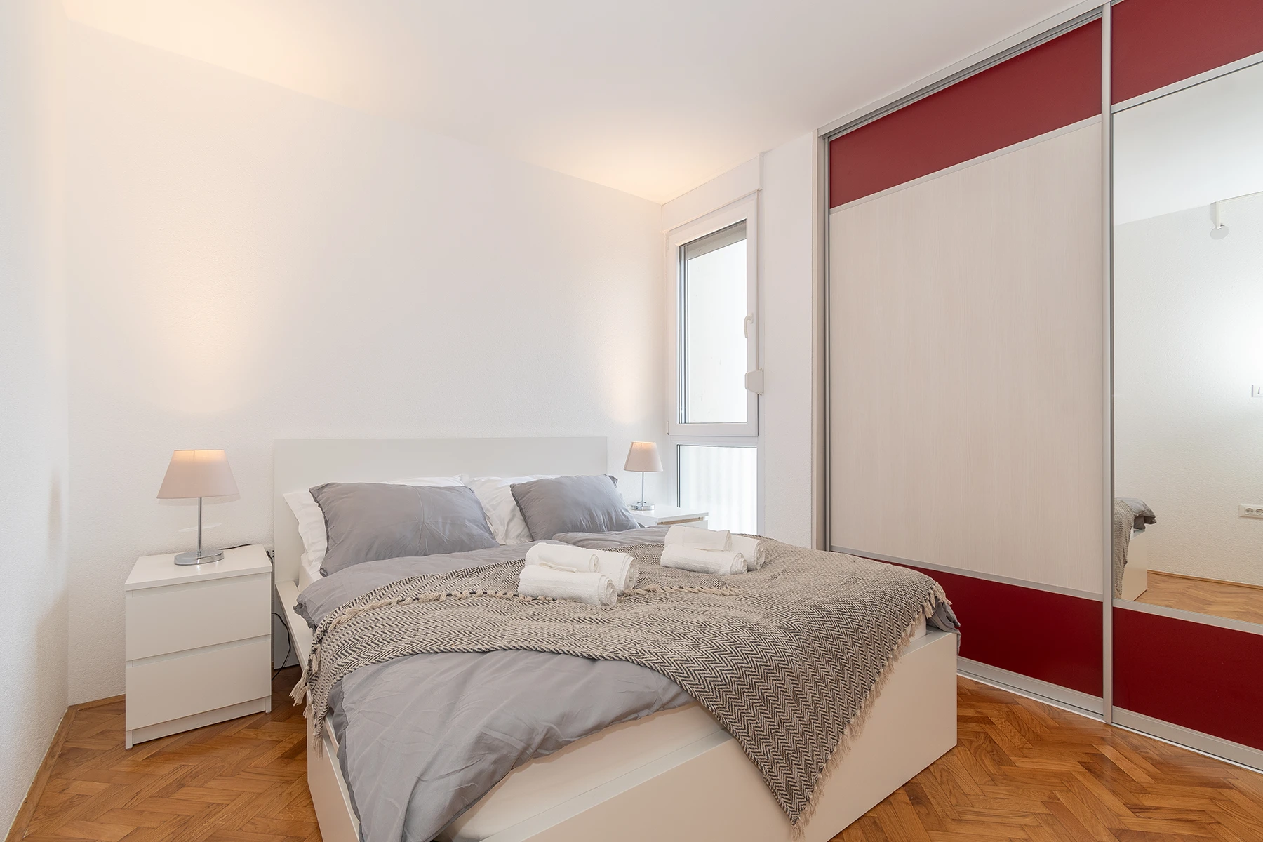 Bračnim krevetom i ormarom, apartman ZoZo u Splitu