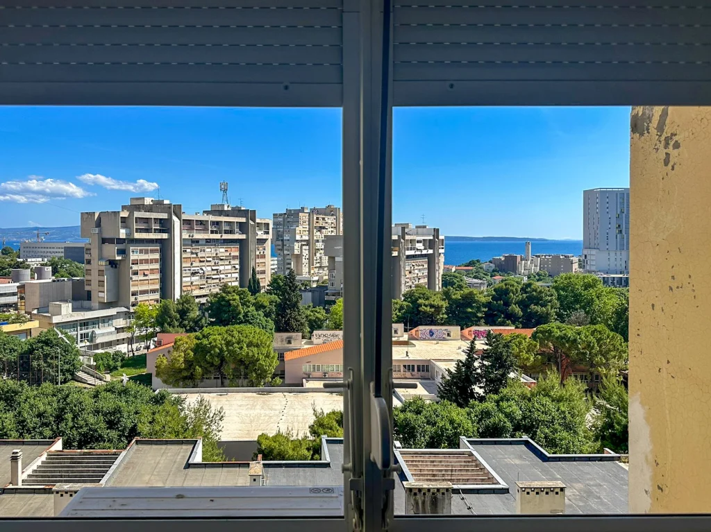 Pogledom na grad i more kroz prozor, apartman ZoZo u Splitu